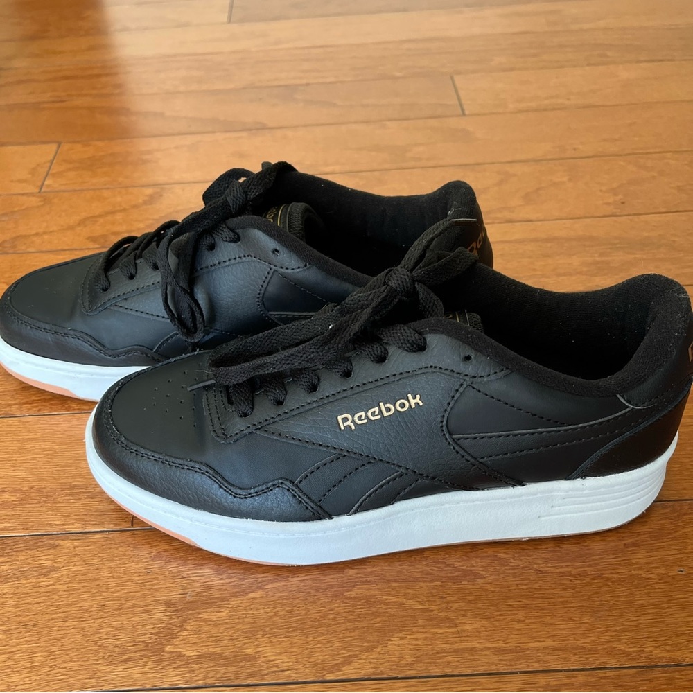 Women’s size 7 Reebok Club MEMT sneaker